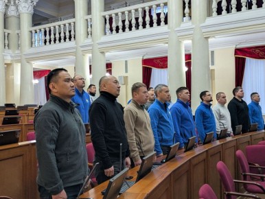 Сегодня в Народном Хурале Бурятии состоялась встреча со слушателями программы "Патриоты Бурятии", созданной для участников СВО с целью подготовки их для дальнейшей работы в государственных и муниципальных органах власти