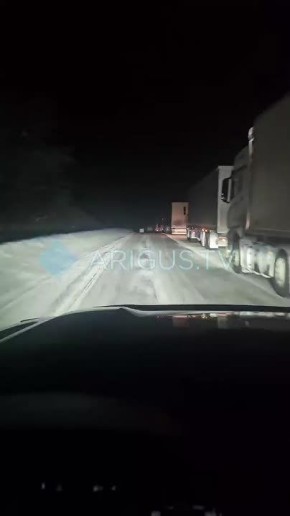 Нам пишут: На Култукском тракте многокилометровая пробка