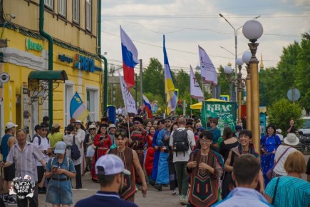 Надеть свои национальные костюмы призывают жителей Бурятии