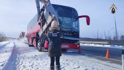 В Чите автобус с вахтовиками врезался в фуру