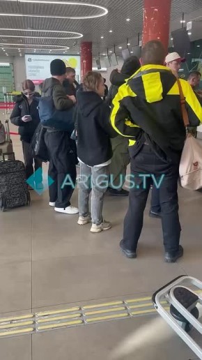 Нам пишут: Пассажиры рейса до Хабаровска не могут улететь уже несколько часов