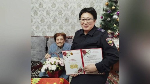 Полицейские Бурятии поздравили со 100-летием труженицу тыла – вдову сотрудника милиции, участника Великой Отечественной войны Начальник отделения по работе с личным составом ОМВД России по Кяхтинскому району Республики...